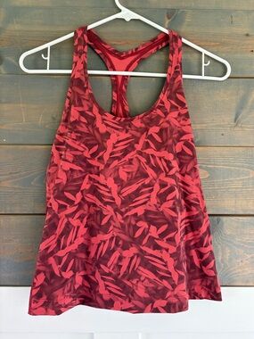 Lululemon Cool Racerback tank top in a Spray Leaf Fireside Red Multi Color sz 4